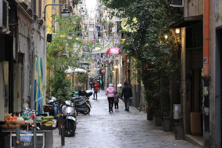 Sequestrati oltre 100.000 prodotti nella città di Napoli