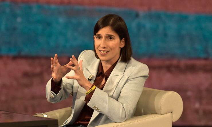 Elly Schlein critica Giorgia Meloni