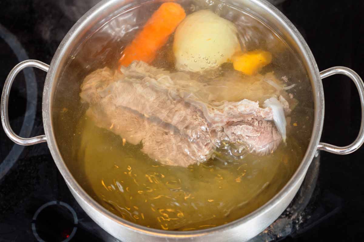 Come preparare un ottimo brodo di carne fatto in casa