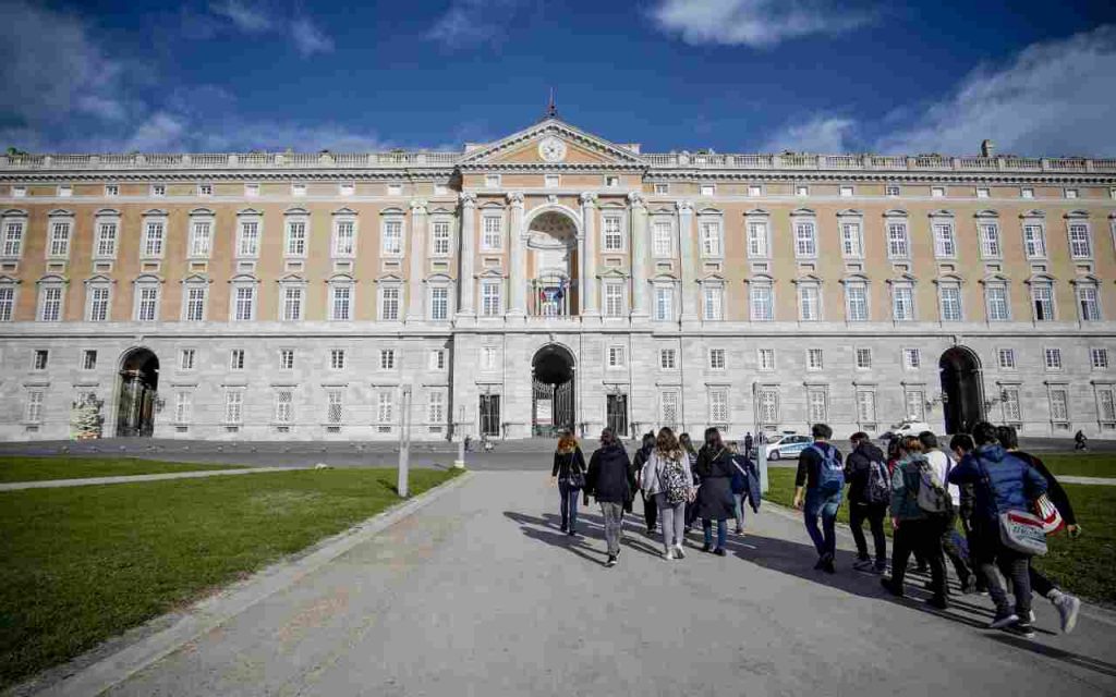 La Reggia di Caserta paragonata a Versailles