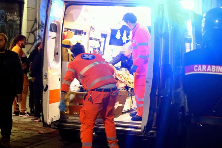 Minorenne accoltellato in metro