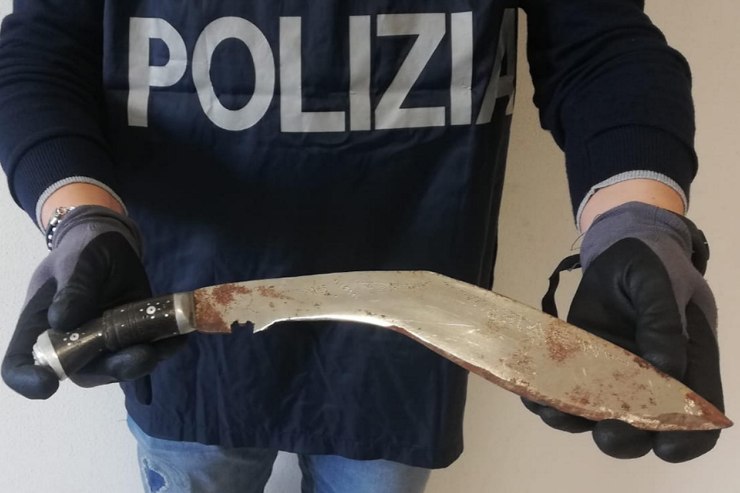 Arrestato a Caserta con un machete