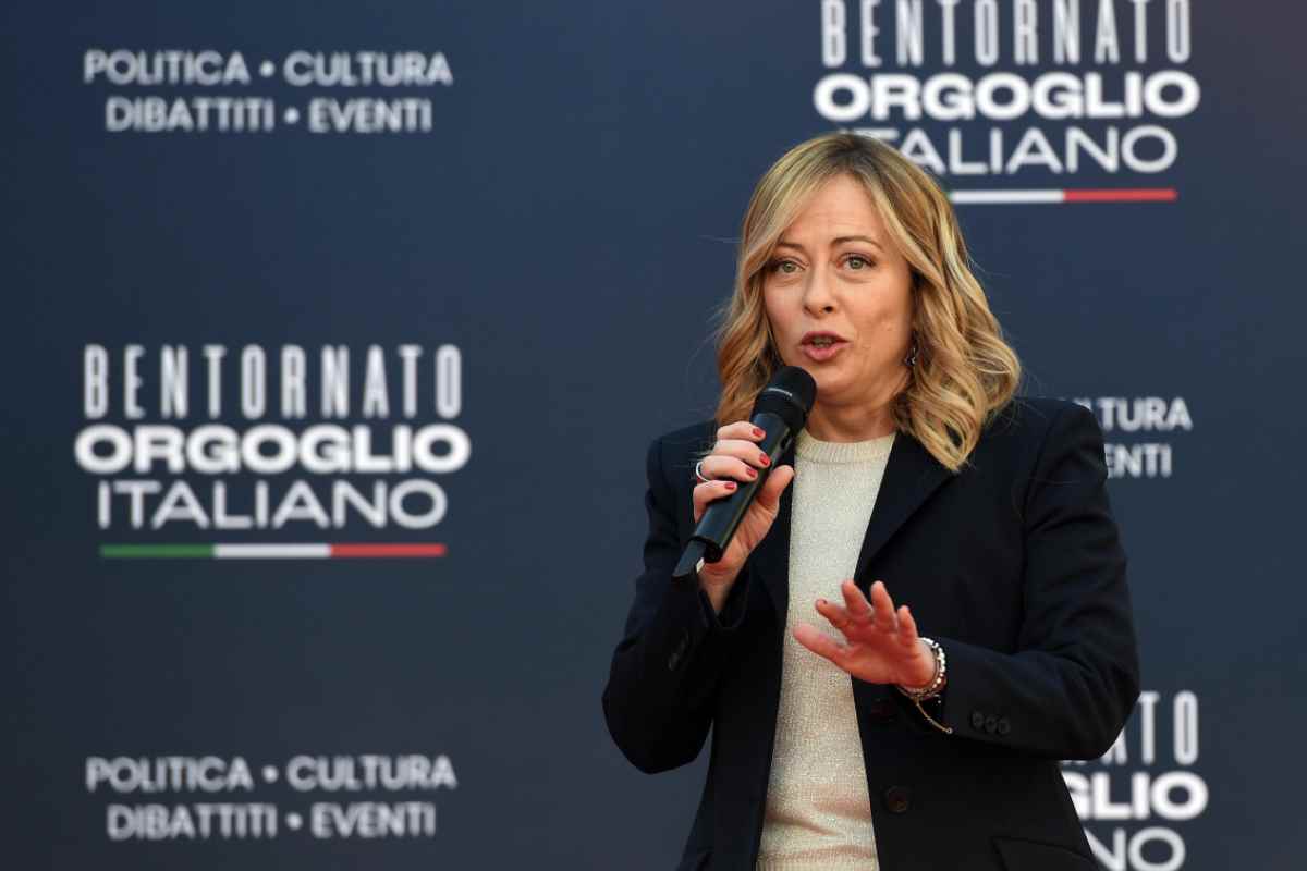 Presidente Giorgia Meloni risolve problemi mancanza stipendi insegnanti precari