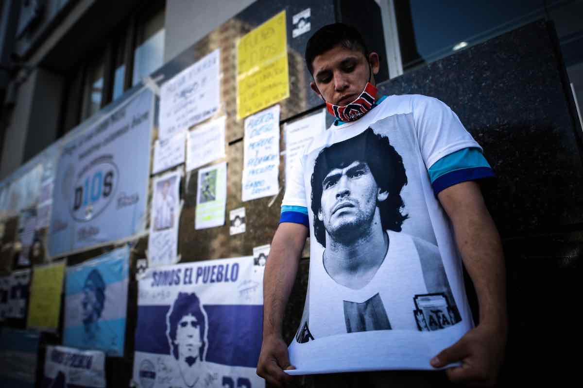 Maglia di Maradona come premio a poker