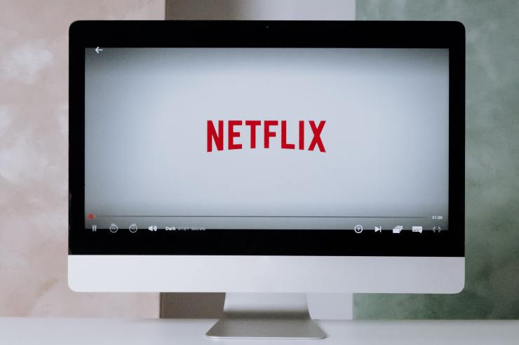 Netflix addio piano pubblicità