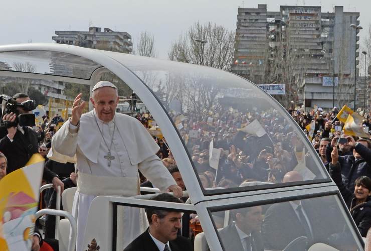 Dove e quando apre la lavanderia del papa a Napoli