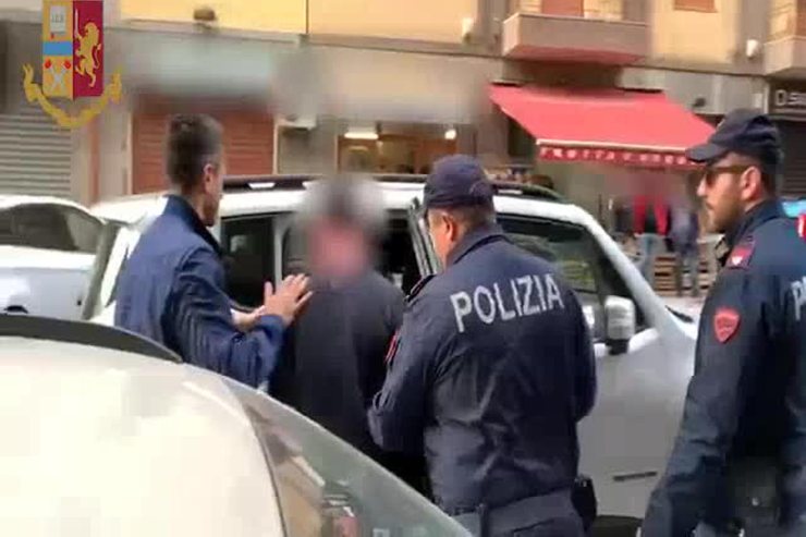 Scattano numerosi arresti