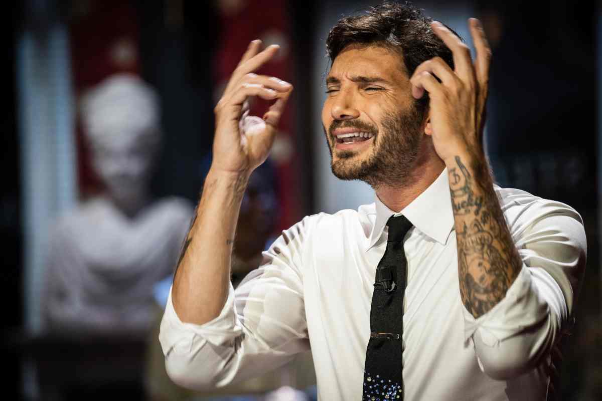 Stefano De Martino guai provvedimento