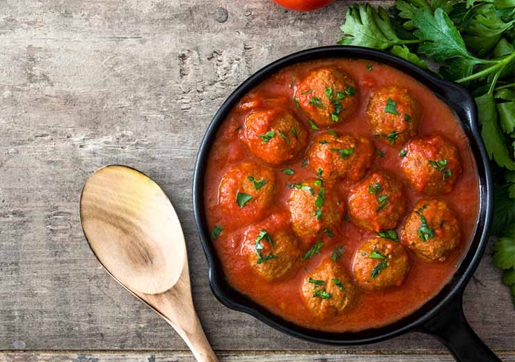 Napoli a Carnevale con le polpette al sugo