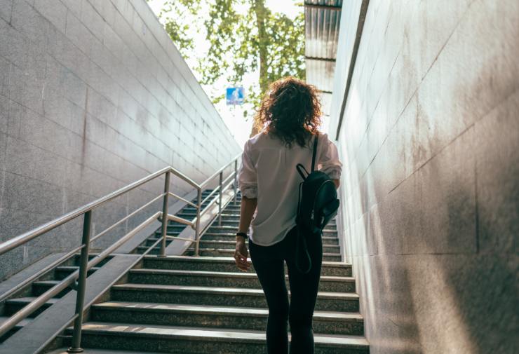 Scegliere le scale o recarsi a piedi in un luogo sono considerati snack exercise