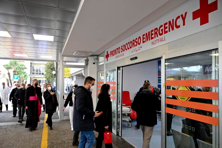 Ricoverato all'ospedale 'Cardarelli'