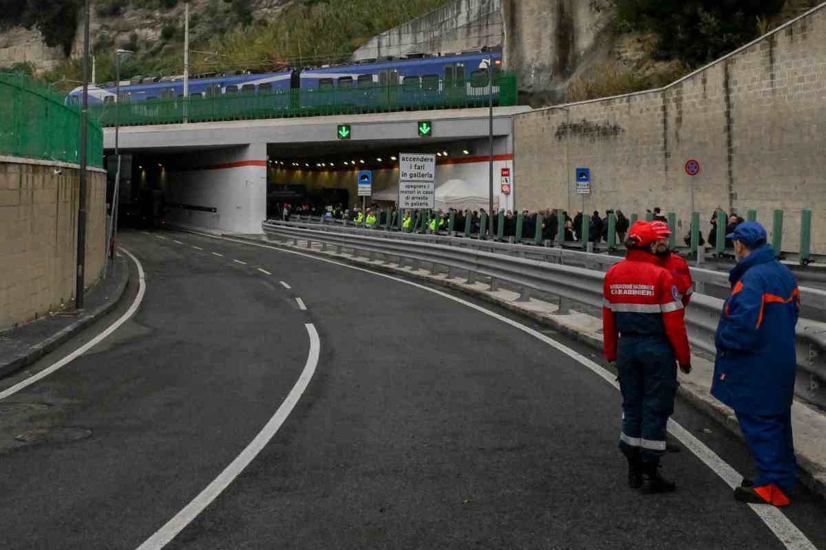 Caduta masso Napoli