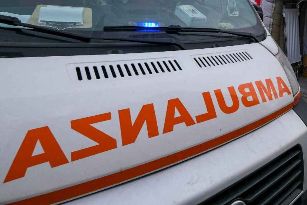 Operatore Croce Rossa accoltella un uomo