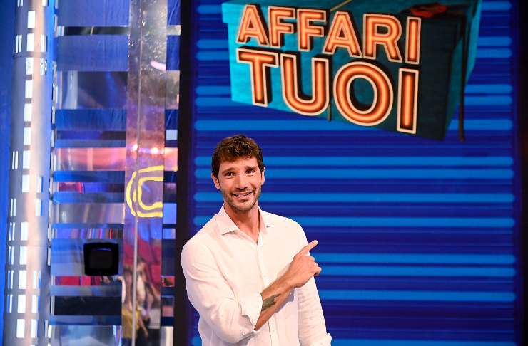 Stefano De Martino Affari Tuoi Amadeus