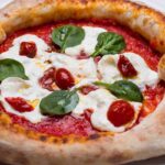 La migliore pizzeria d'Italia è a Napoli: ci sei mai andato?