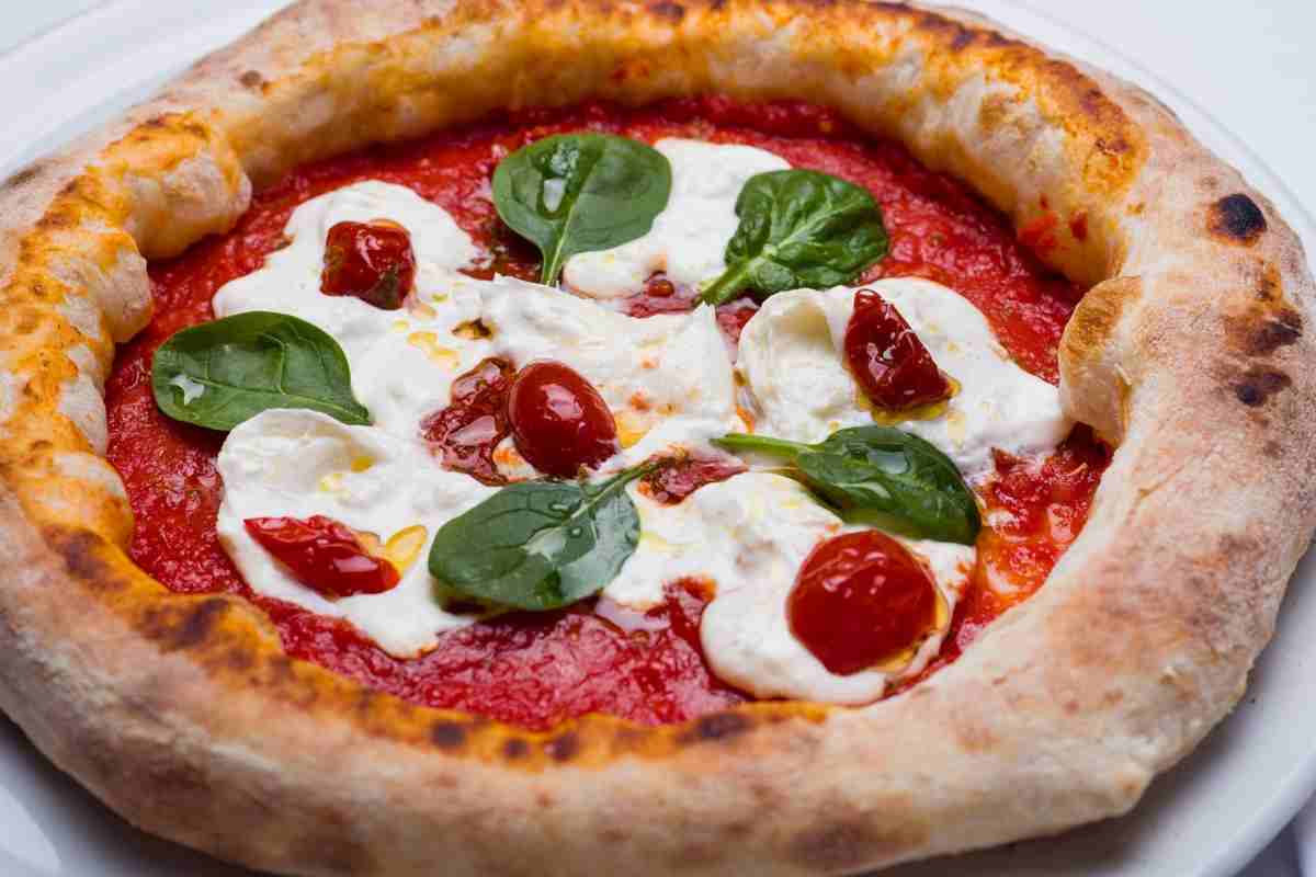 La migliore pizzeria d'Italia è a Napoli: ci sei mai andato?