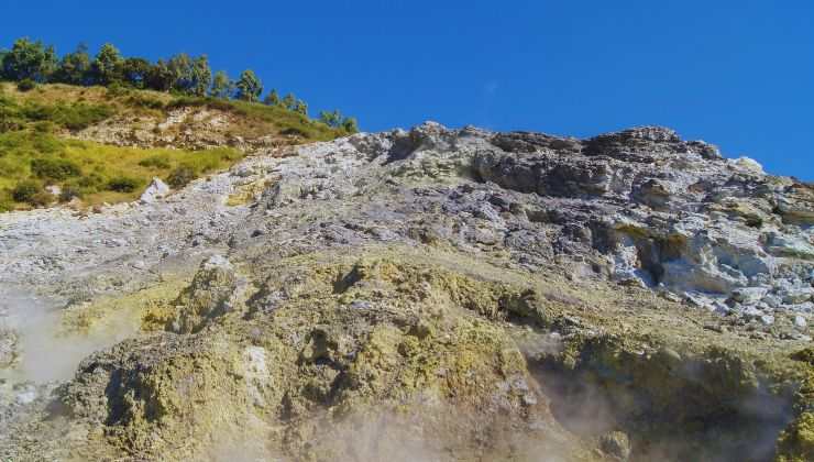 campi flegrei cosa accade?