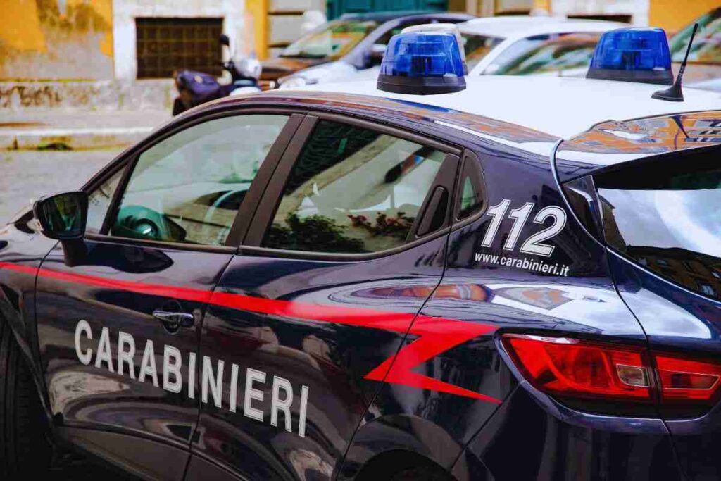 Insulti dal parcheggiatore abusivo