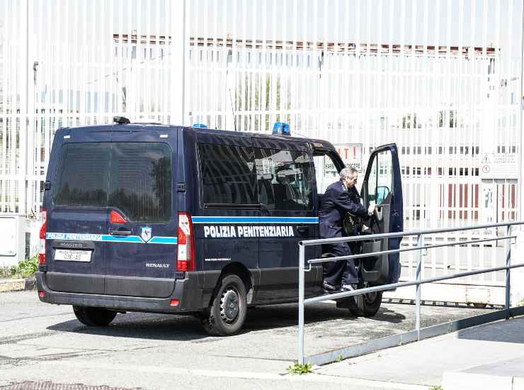 Arrestato poliziotto carcere