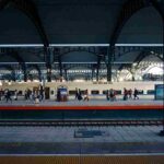 Tragedia alla stazione: una donna perde la vita per un malore improvviso