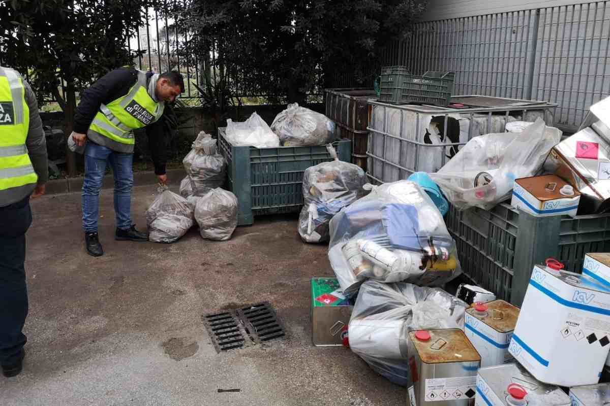 Agenti della Guardia di Finanza controlli nella terra dei fuochi