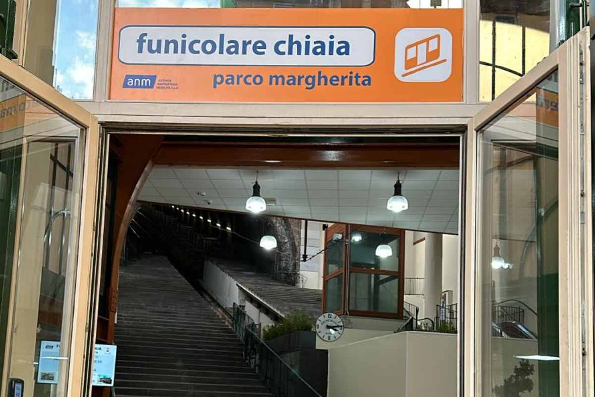 Funicolare Chiaia ingresso stazione parco margherita