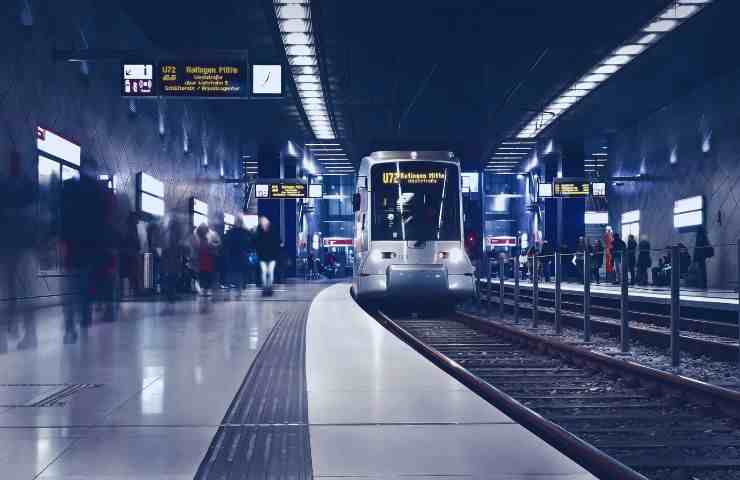 una banchina della metropolitana