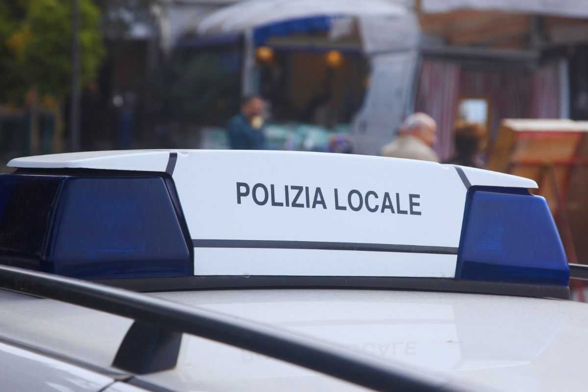 la macchina della polizia locale