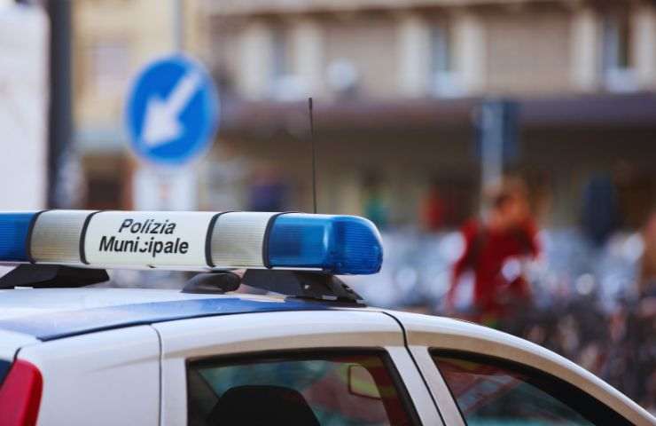 auto ferma della polizia locale