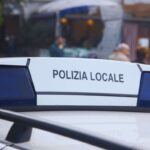 polizia locale la macchina ferma