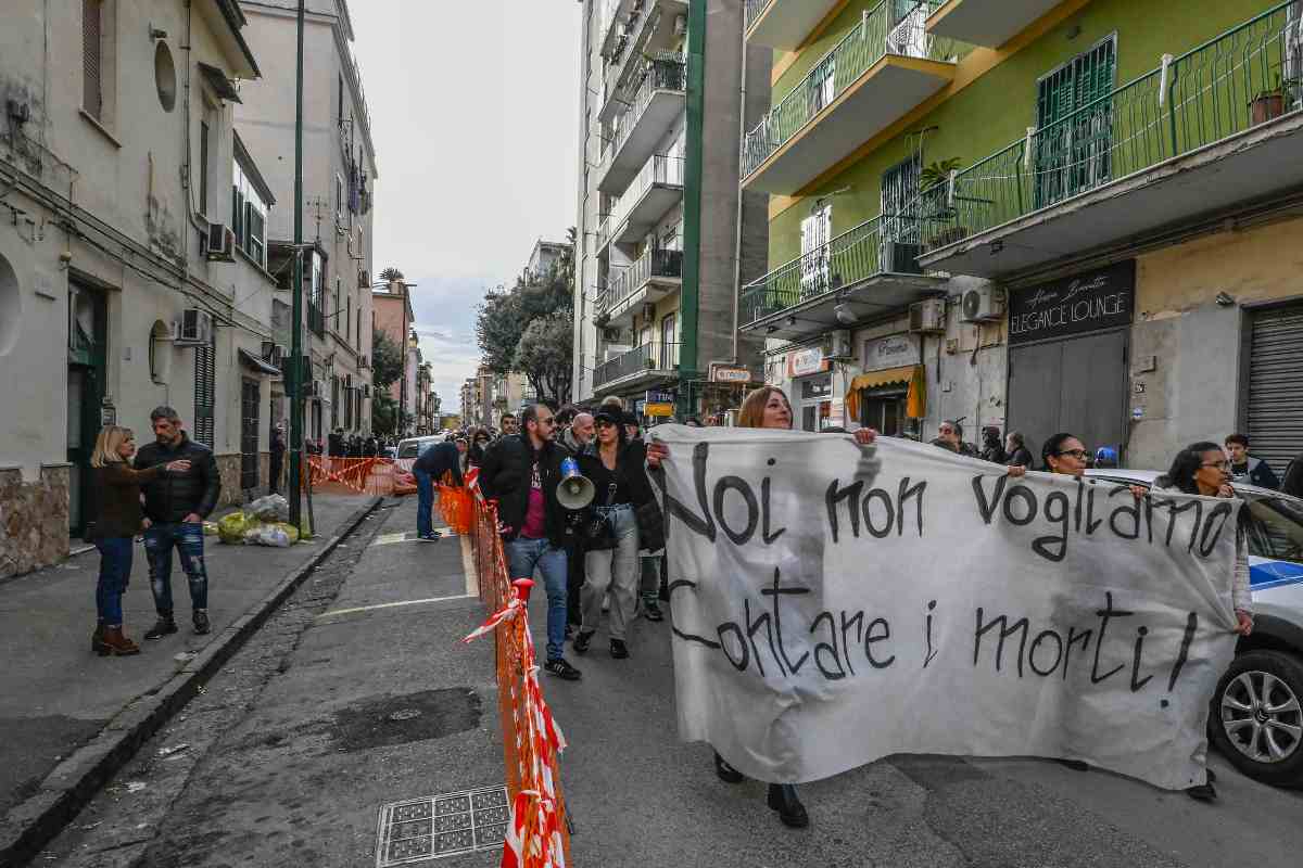 gente che manifesta