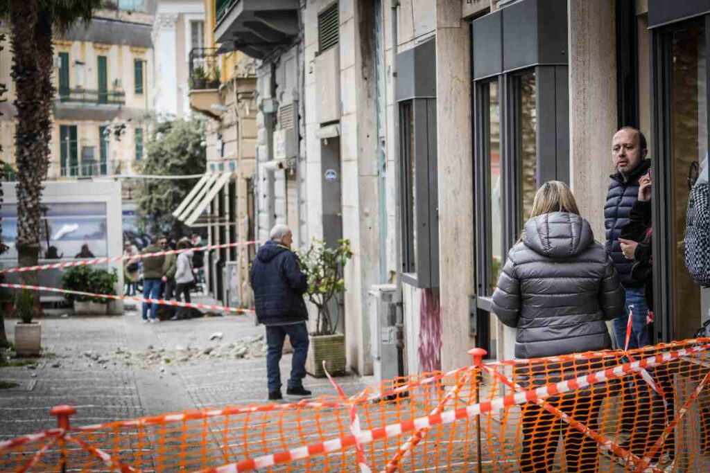 Palazzi danneggiati ai Campi Flegrei
