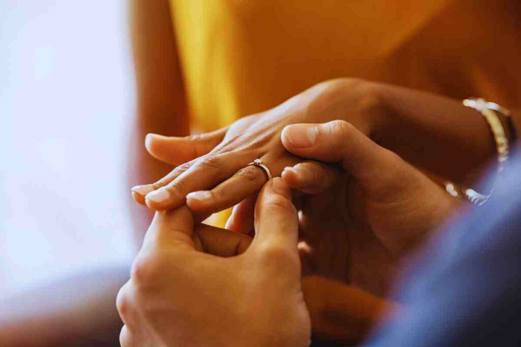 anello nella mano