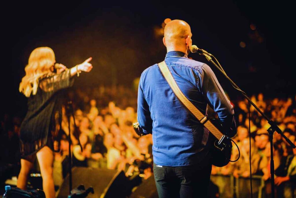 concerto con due persone che suonano