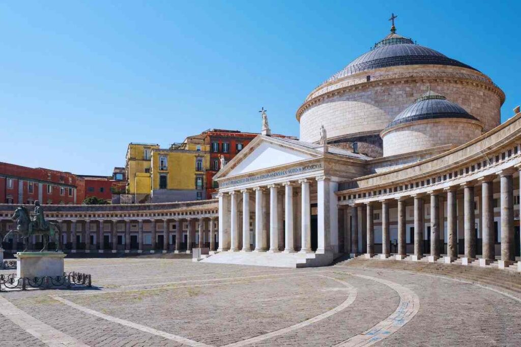 piazza a napoli