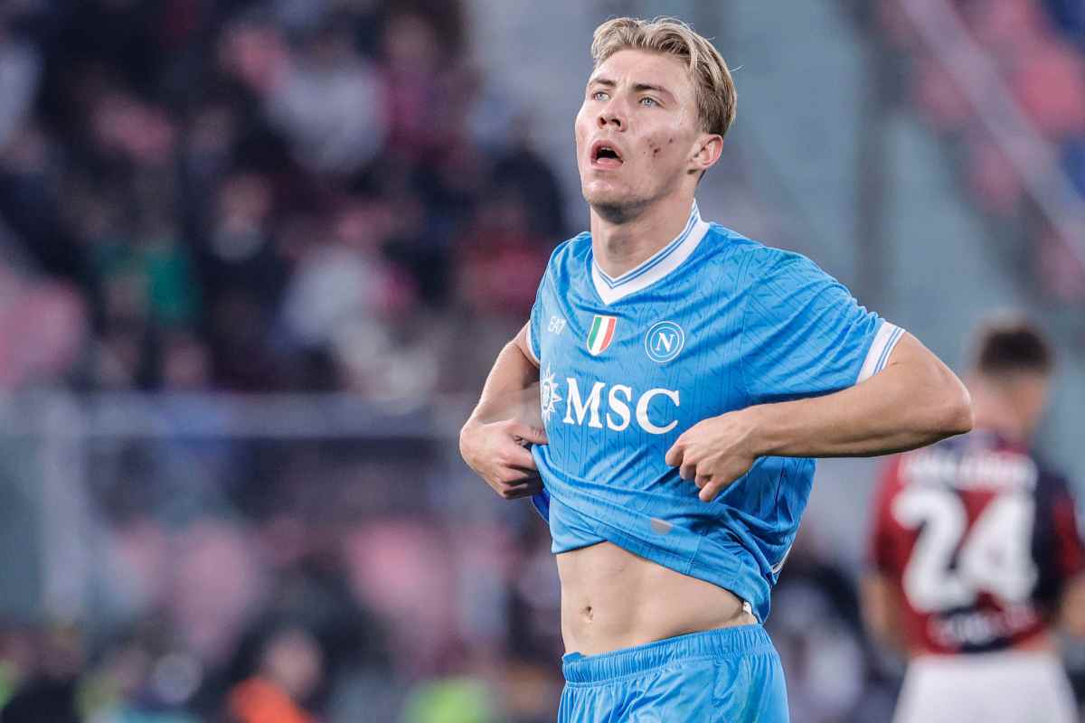 Rasmus Hoijlund con la maglia del Napoli