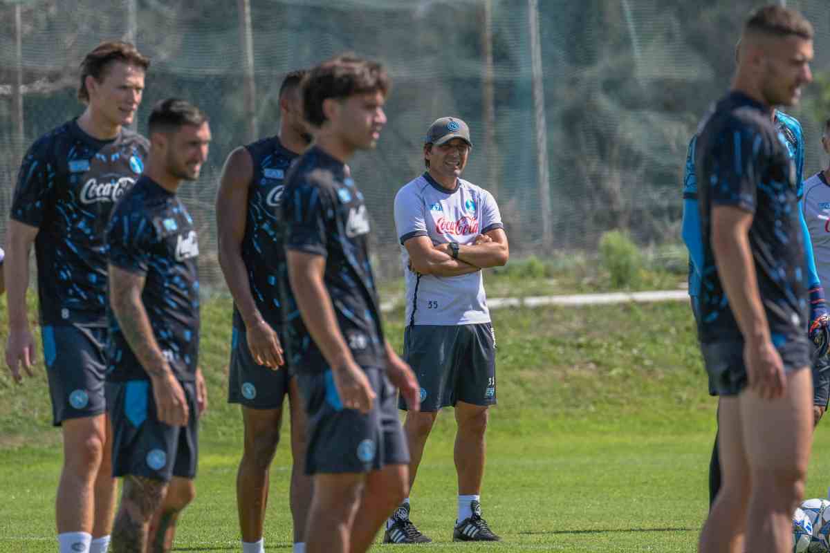 Calciatori del Napoli in allenamento con Antonio Conte