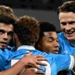 Calciatori del Napoli esultano dopo un gol