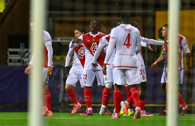 Calciatori del Monaco esultano dopo un gol