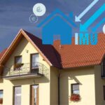 Casa con tetto a spiovente vista dall'esterno di giorno