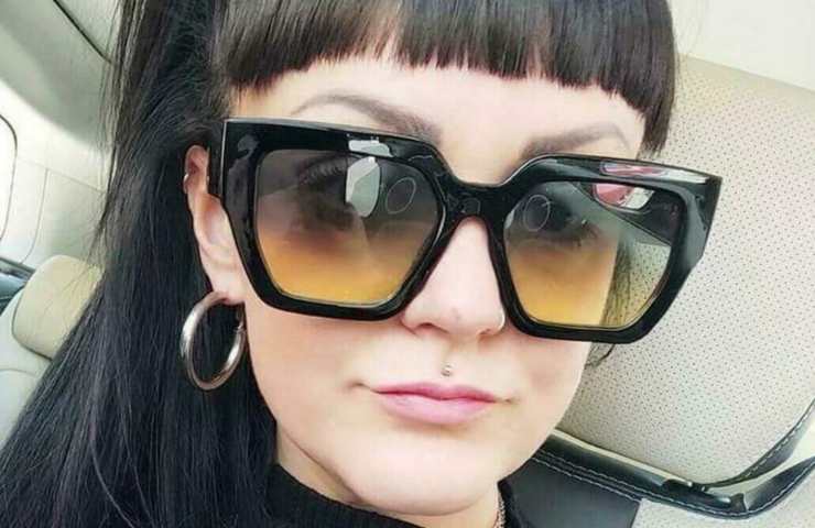 Benedetta Castagnari in un selfie in auto