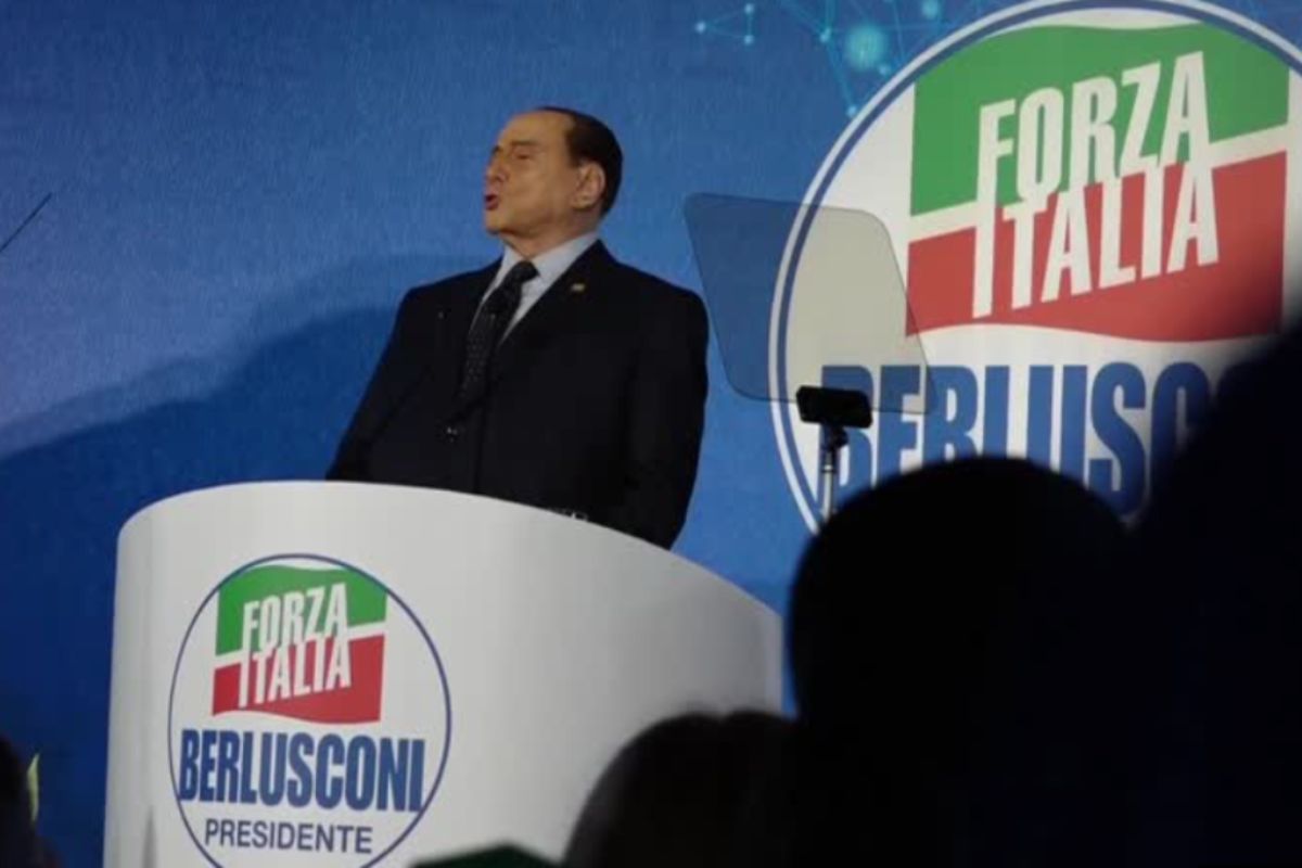Berlusconi davanti ai suoi elettori
