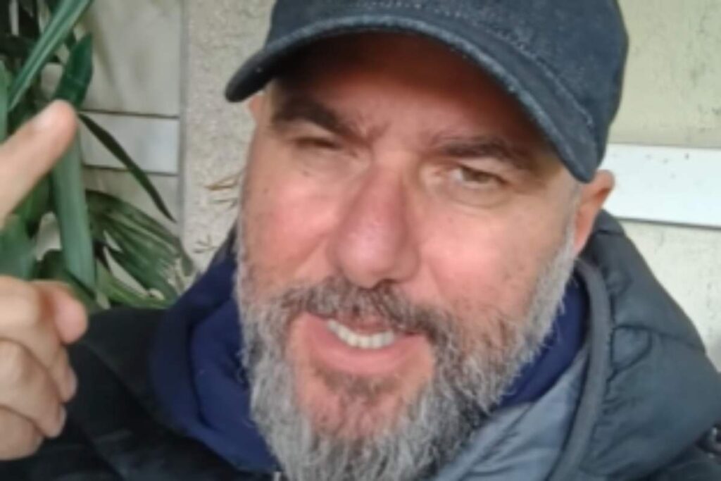 Carlo Vanzini in una ripresa selfie