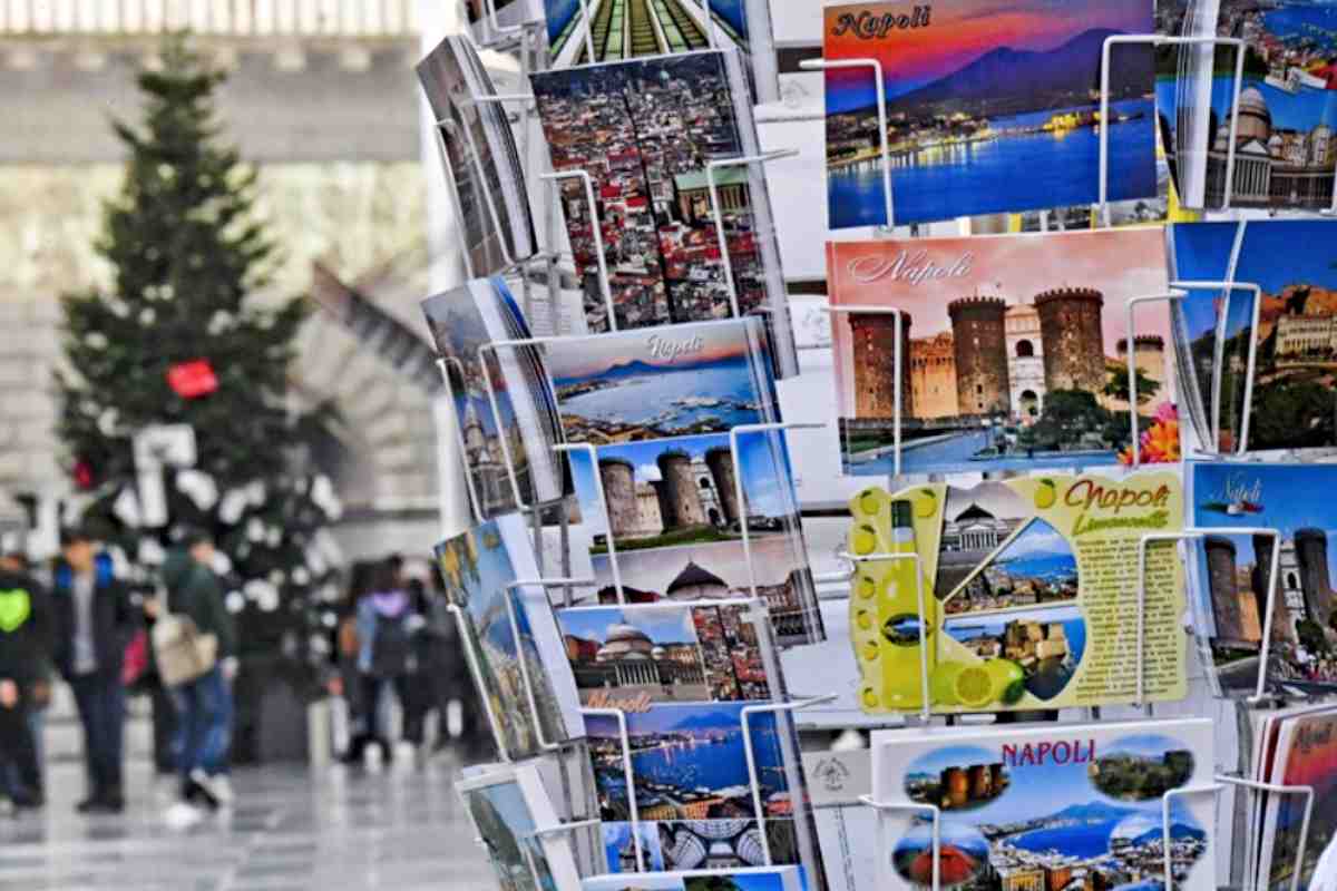 Cartoline di Napoli in vendita in centro