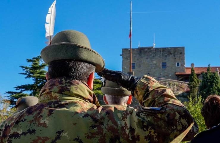 Reggimento di alpini ad un evento