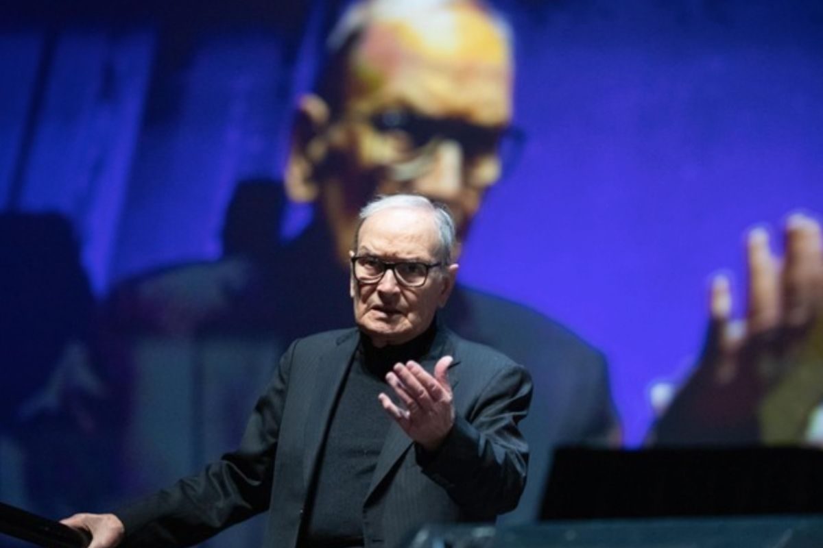 Ennio Morricone durante uno spettacolo