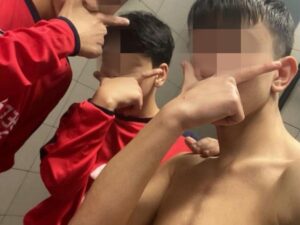 Insulti sessisti Don Guanella