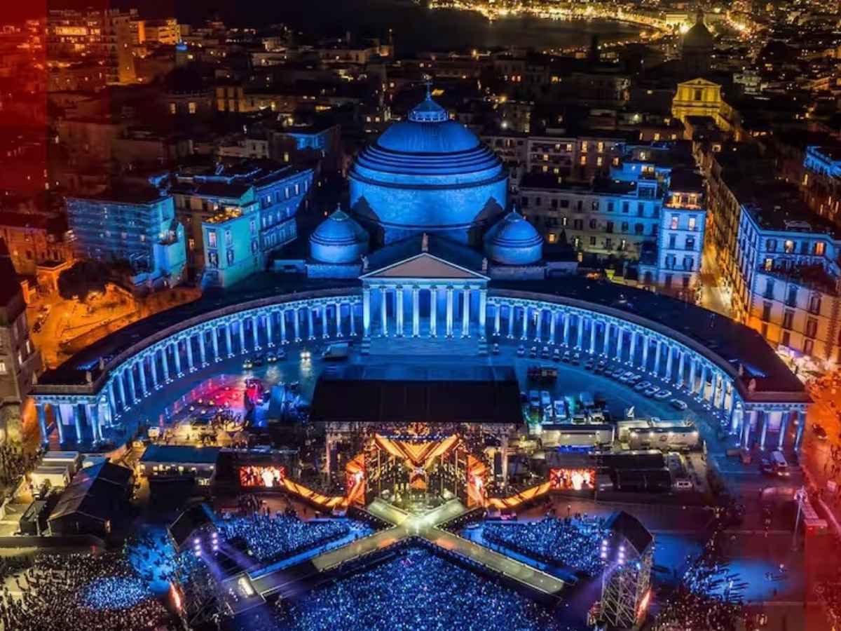La finale di X Factor 2025 in piazza Plebiscito a Napoli
