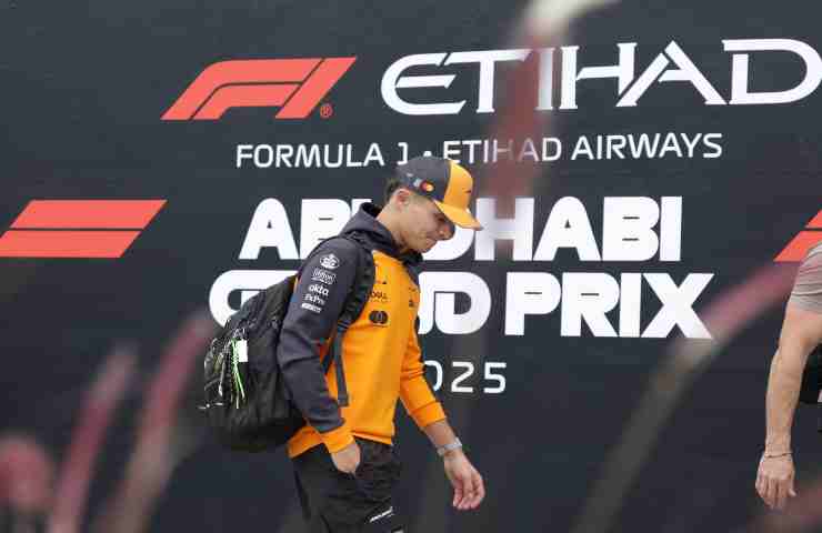 Lando Norris con la tuta della McLaren