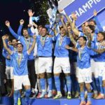 Calciatori del Napoli fanno festa per la vittoria della Supercoppa Italiana